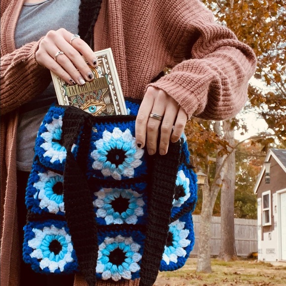 Handmade crocheted tote - Picture 1 of 3